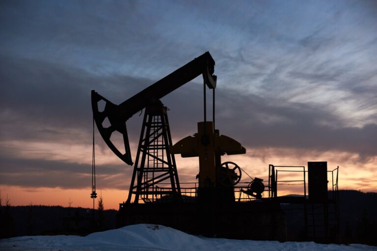 Oil Prices Stay Elevated as Gulf Supply Recovers While Middle East Risks Persist